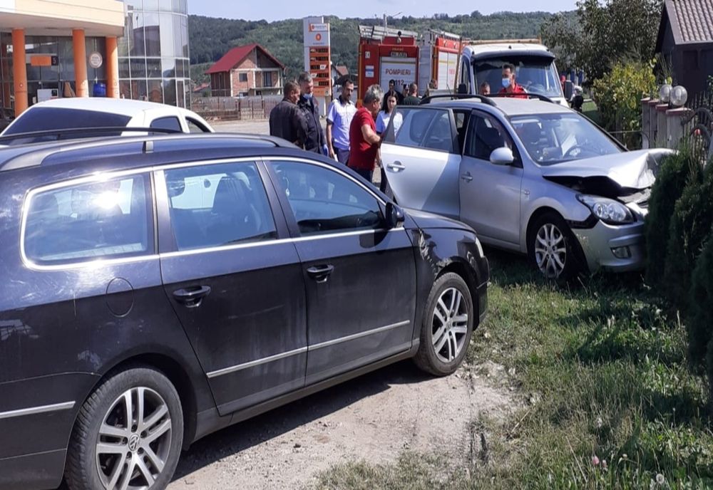 Coliziune între două autoturisme în Vaslui
