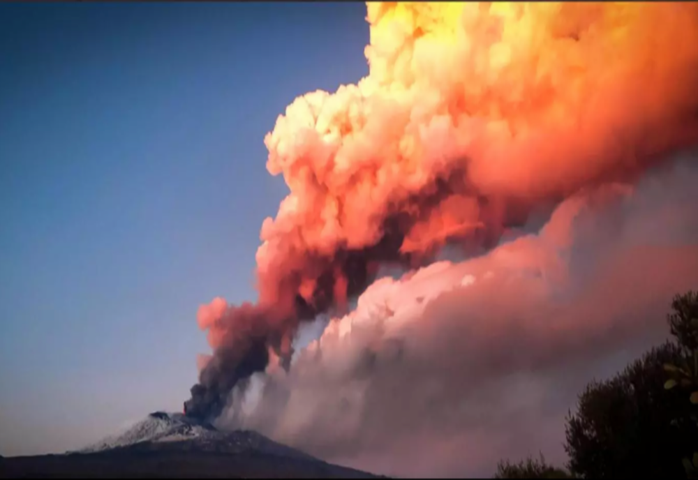 Un nor toxic traversează peste România, astăzi - Specialiștii recomandă purtarea măștii de protecție