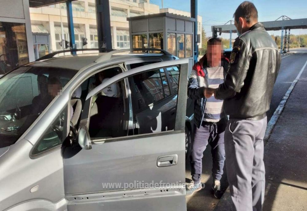 Cu identitatea falsă în portmoneu, intenționa să călătorească în Germania 