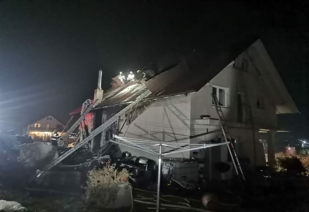 Locuință salvată de flăcări 