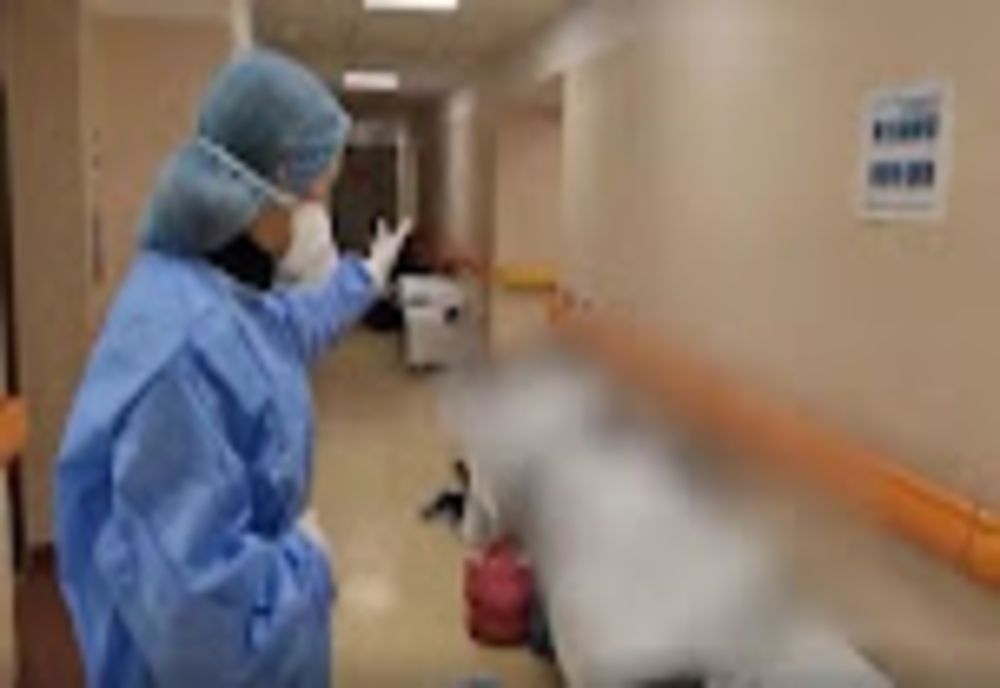 Criză MAJORĂ la ATI! Pacienți tratați pe holuri - Bolnavii așteaptă ore întregi pentru eliberarea paturilor: Imagini de coșmar din spitale