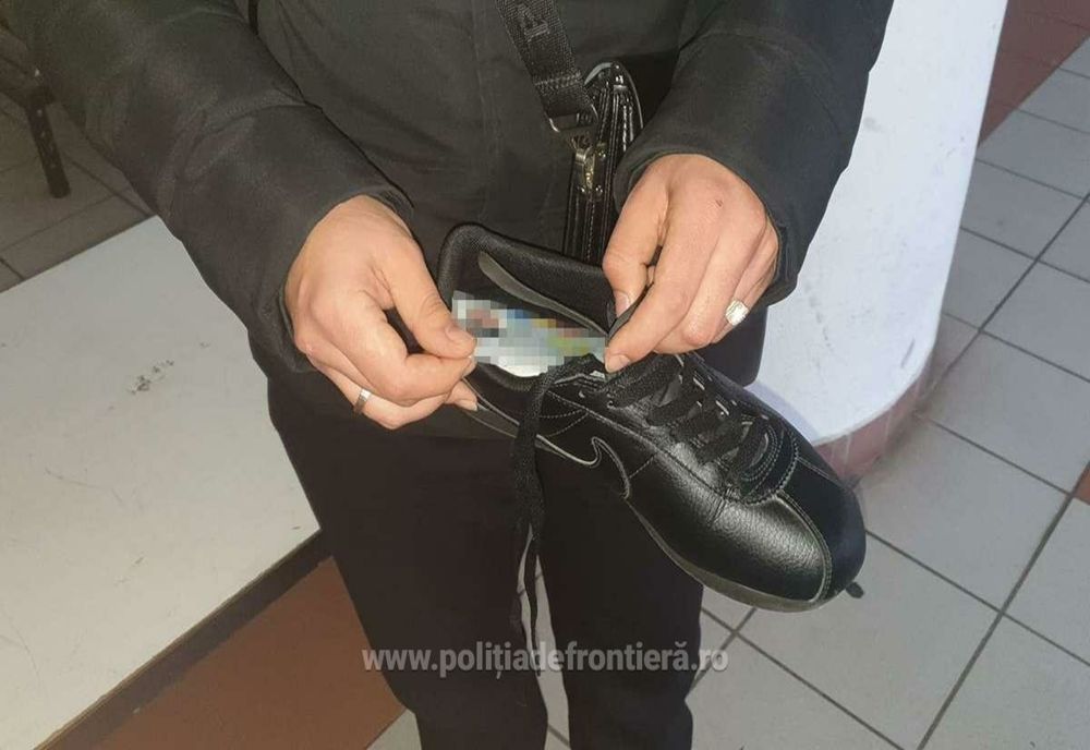 Două cărți de identitate false, descoperite la controlul de frontieră