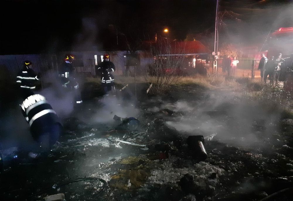 Rulotă mistuită de flăcări în Vaslui