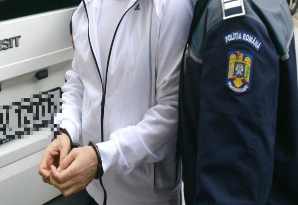 Tânăr de 19 ani, intra în insituții și fura hainele din cuier