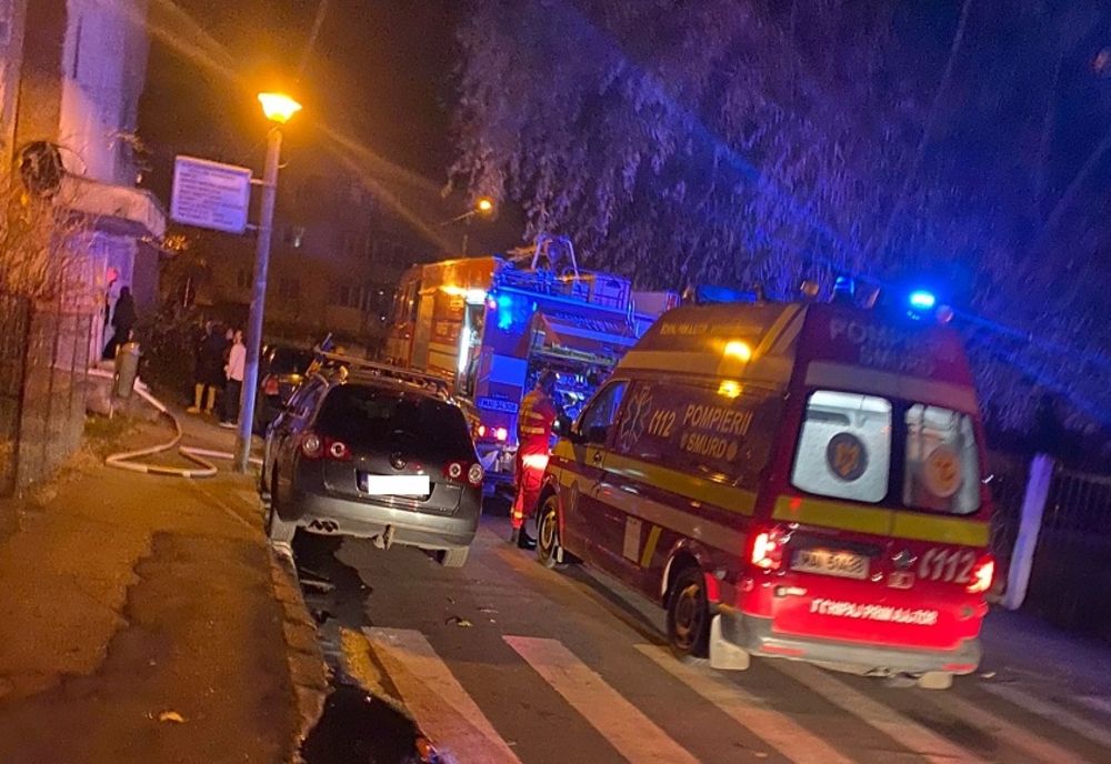 Bârlad. 15 persoane evacuate din locuințe după ce o scară s-a umplut cu fum