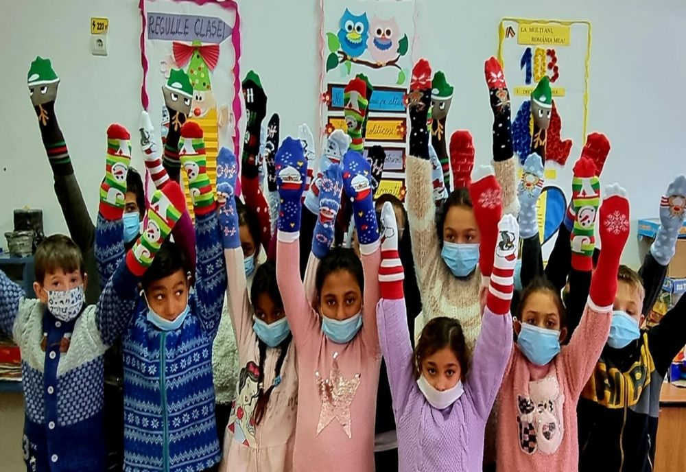 Polițiștii vasluieni au împărţit, ca în fiecare an, cadouri copiilor de la Centrul Şcolar pentru Educaţie Incluzivă Negrești 