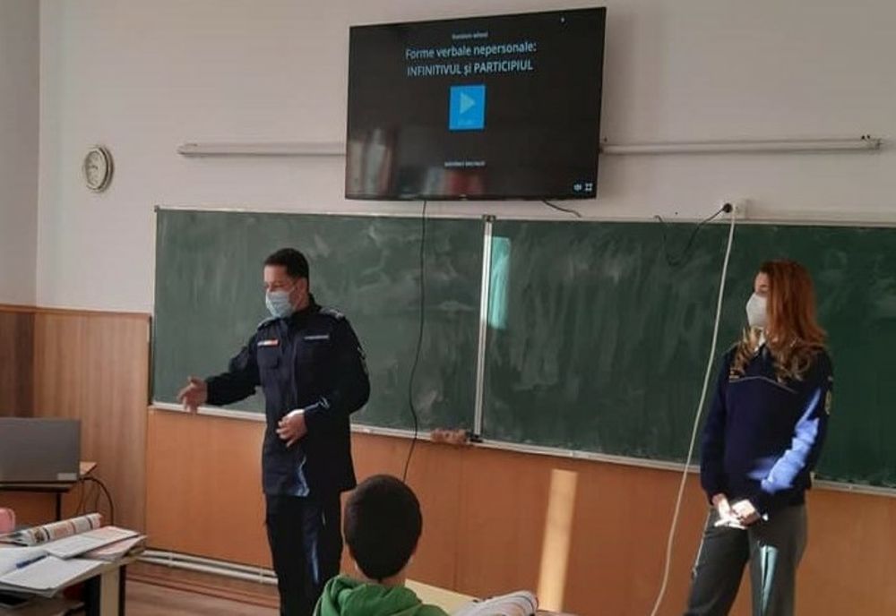 Polițiștii, alături de elevii din Bârlad și Vaslui
