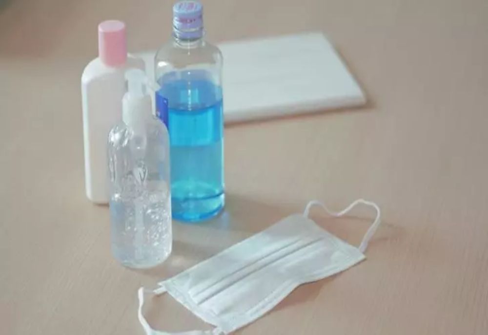 Dezinfectarea mâinilor în exces, pericol pentru sănătate. Care sunt riscurile și cum le putem preveni