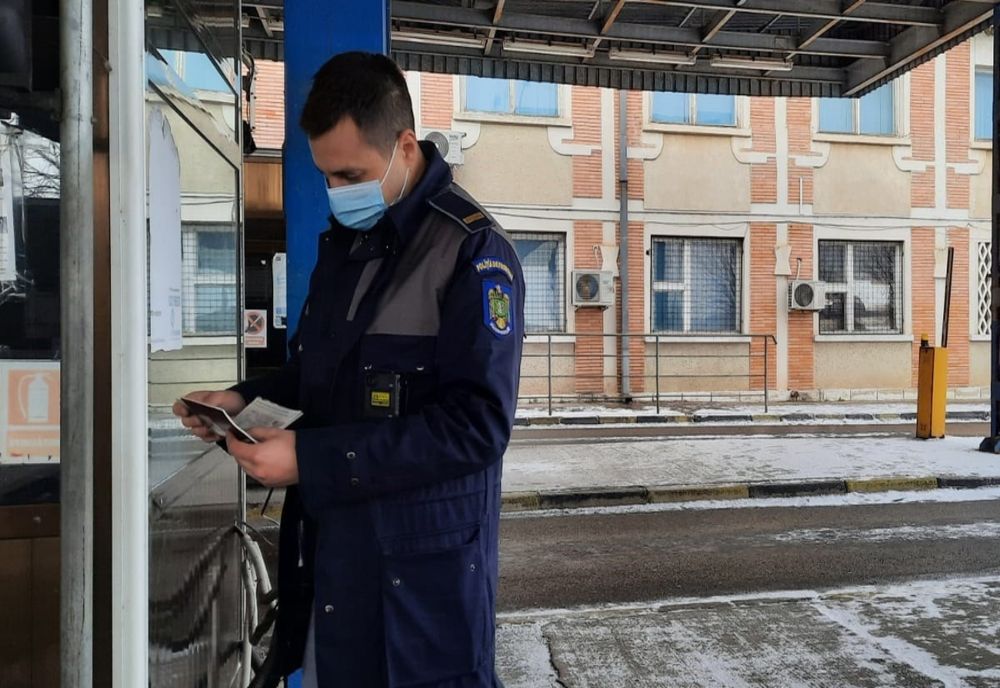 Permis de şedere fals descoperit la controlul de frontieră
