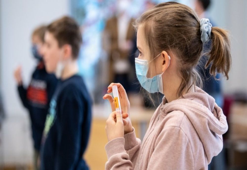 Crește numărul copiilor infectați cu COVID, internați în spitale. Simptomele pot fi CONFUNDATE extrem de ușor