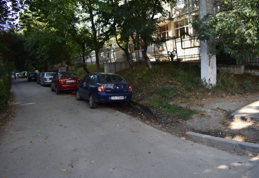 Locuri de parcare în plus pentru locuitorii din zona școlii „Manolache Costache Epureanu”
