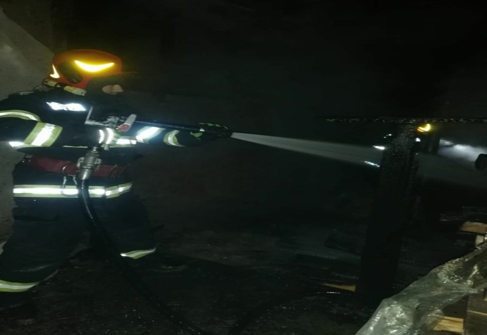 Casă salvată din flăcări de pompierii bârlădeni