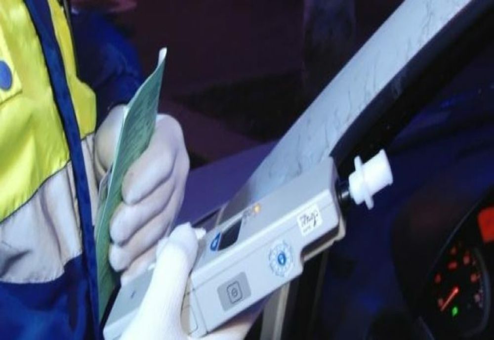 Prea beat ca să poată fi testat cu alcooltestul: un bărbat s-a ales cu dosar penal după ce a condus băut