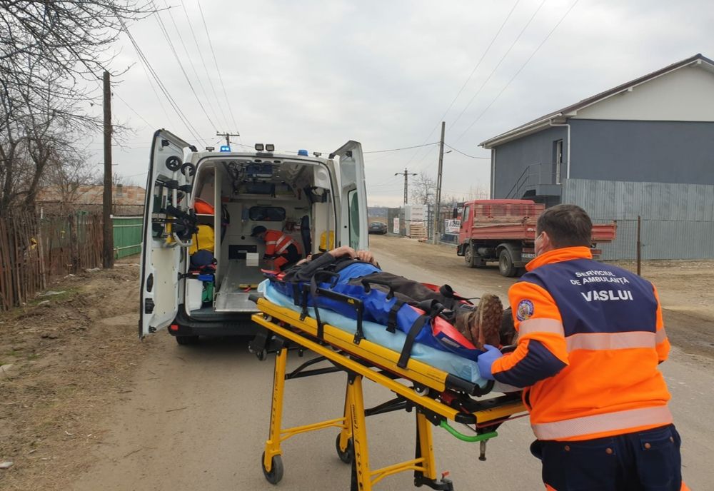 Un bărbat din Pochidia a ajuns la spital după ce a căzut un perete peste el