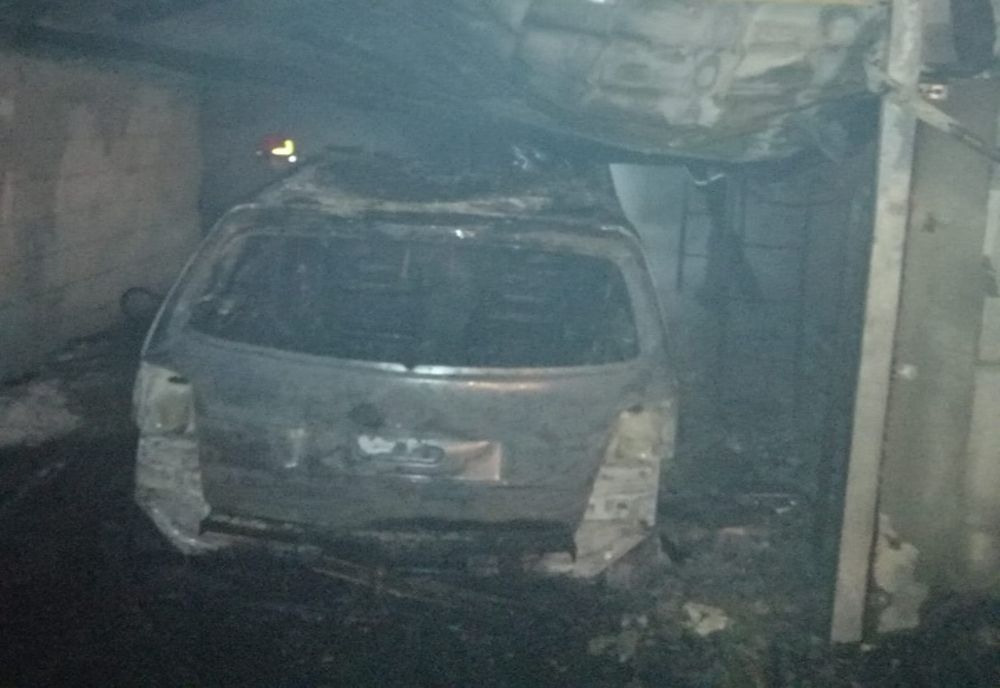 Un scurtcircuit la o ladă frigorifică a mistuit o gospodărie