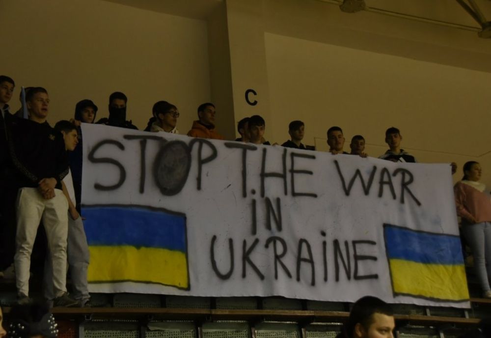 Banner în contextul războiului din Ucraina afișat de galeria CSM Vaslui