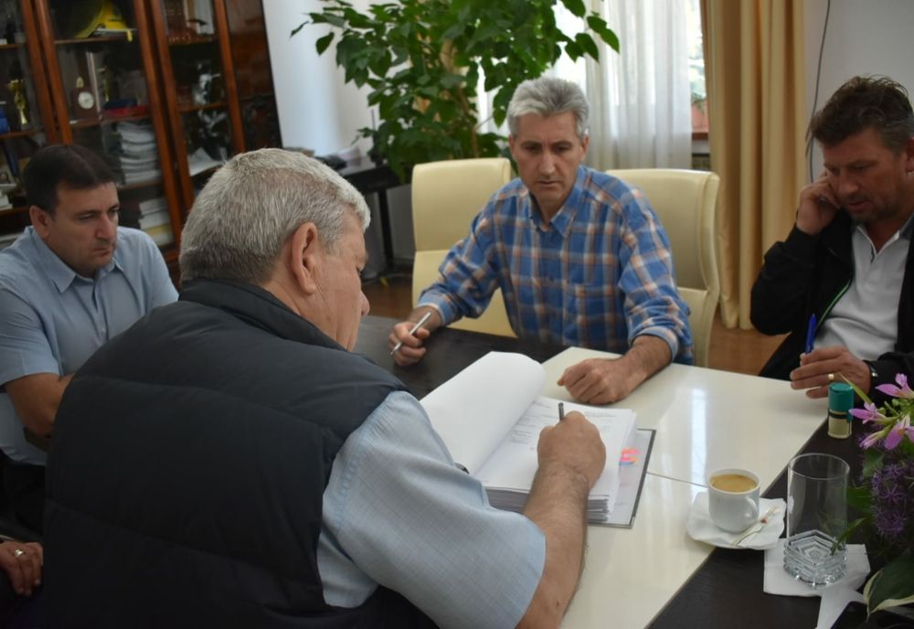 S-a semnat contractul de execuție a lucrărilor de reabilitare a străzilor din Bârlad