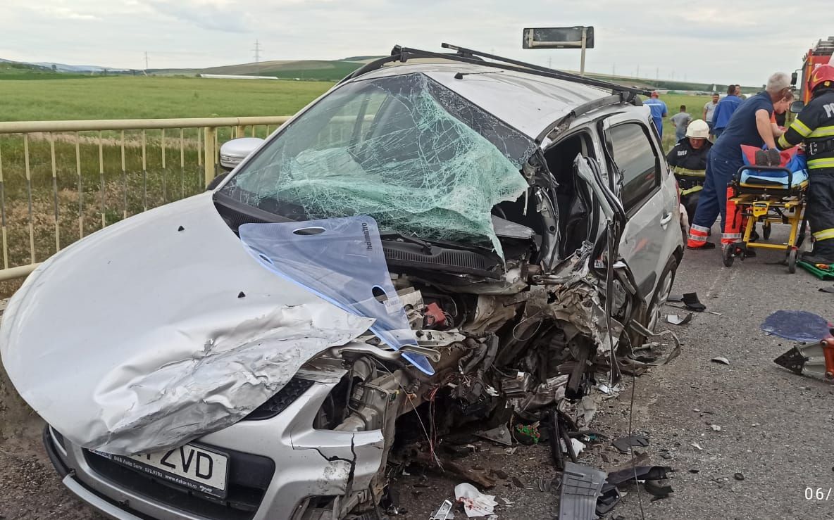 Trei autoturisme implicate într-un accidet rutier pe DE581, la intersecția spre Bogdănești