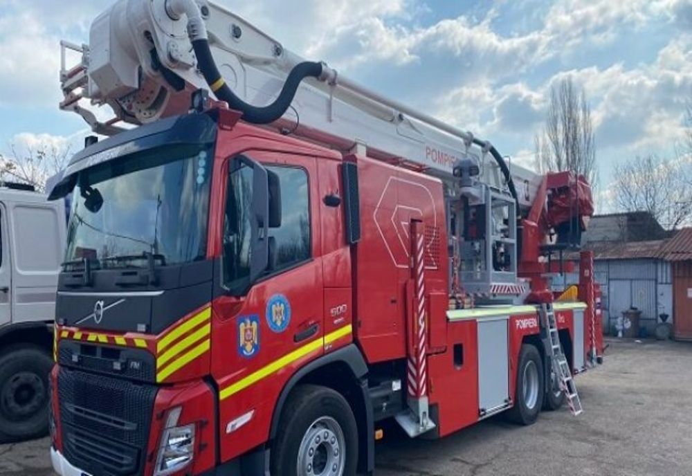 Vrei să conduci mașina de pompieri? ISU Vaslui angajează 30 de șoferi!