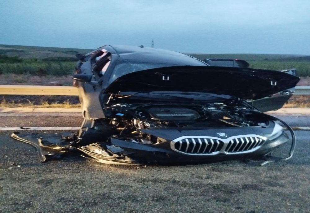 Accident GRAV pe un drum din Vaslui! O persoană a rămas încarcerată