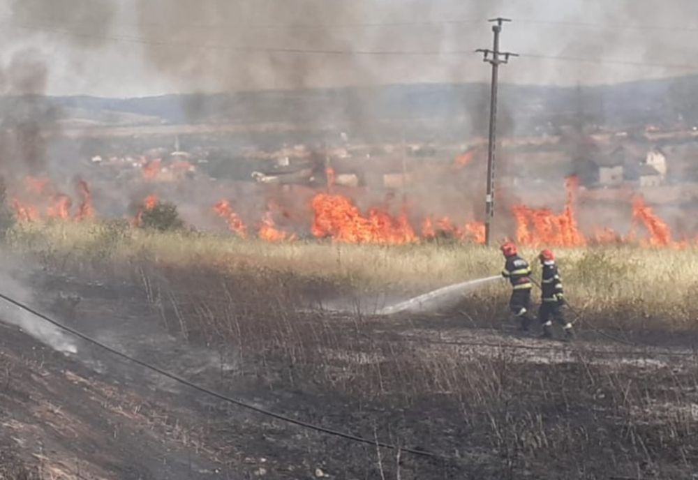 Incendiul de la Sohodău, strins după 3 ore de luptă cu flăcările