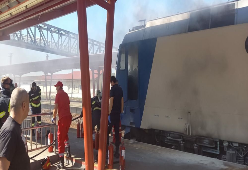 Incendiu izbucnit în interiorul unei locomotive staționate în gara din Vaslui
