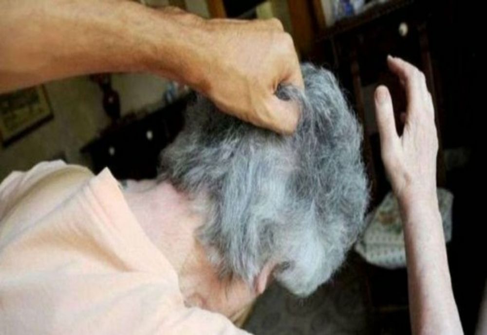 A bătut o femeie și i-a luat bijuteriile