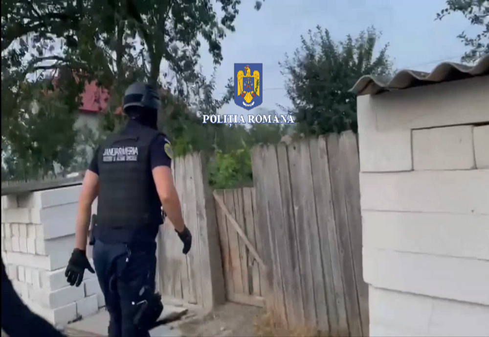 Percheziții la Unțești, la 5 indivizi care au bătut și băgat în spital doi jandarmi - VIDEO