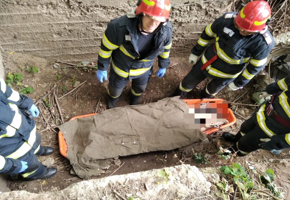 Cadavrul unui bărbat scos de pompieri dintr-un canal de lângă stația de pompare din Vaslui