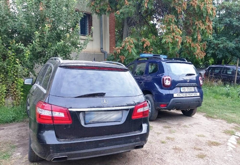 Mercedes furat, cu certificat de înmatriculare fals, descoperit la Albița
