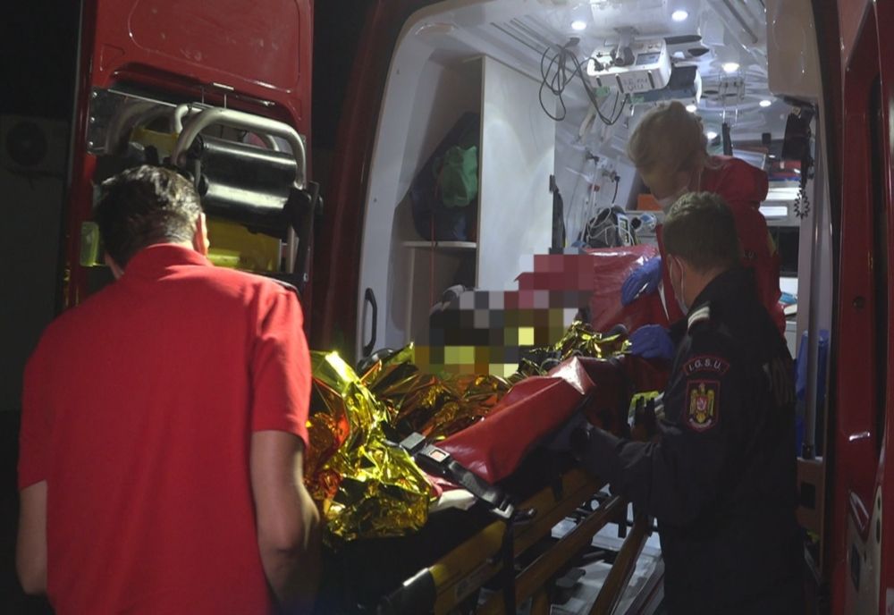 Un copil de 6 ani a ajuns cu arsuri la spital după ce a aruncat în foc un recipient cu benzină- FOTO