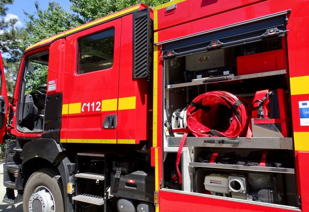 O femeie a murit și alta transportată la spital, după ce au fost surprinse în locuință de un incendiu