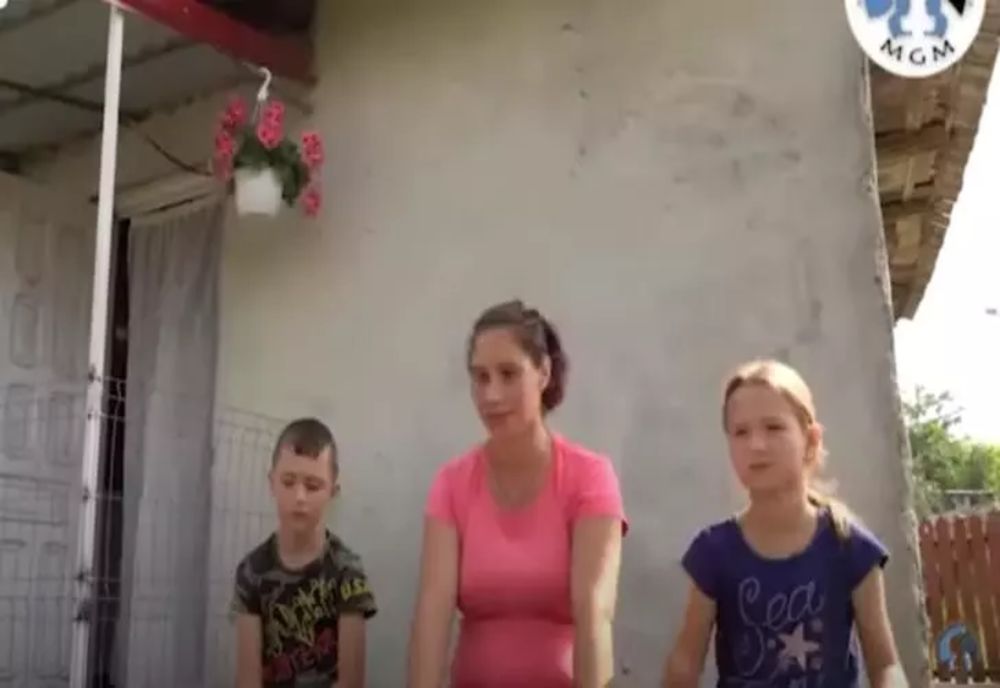 Povestea EMOȚIONANTĂ a unei familii sărmane, care luptă din greu pentru a-și întreține copiii. Cu ce LIPSURI se confruntă - VIDEO