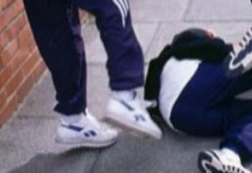 Un bărbat din Zăpodeni, bătut și tâlhărit de prietenii de pahar