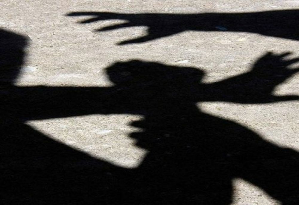 Control judiciar pentru un individ ce și-a bătut copiii care au sărit în apărarea mamei