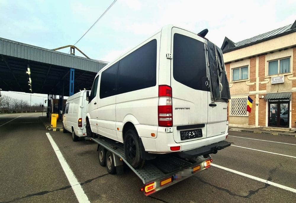 Microbuz căutat de autorităţile din Belgia, oprit la Albița