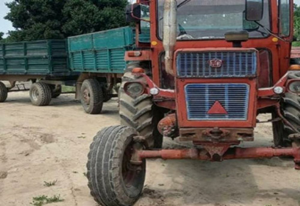 Un bărbat din Vaslui și-a prins piciorul sub tractor