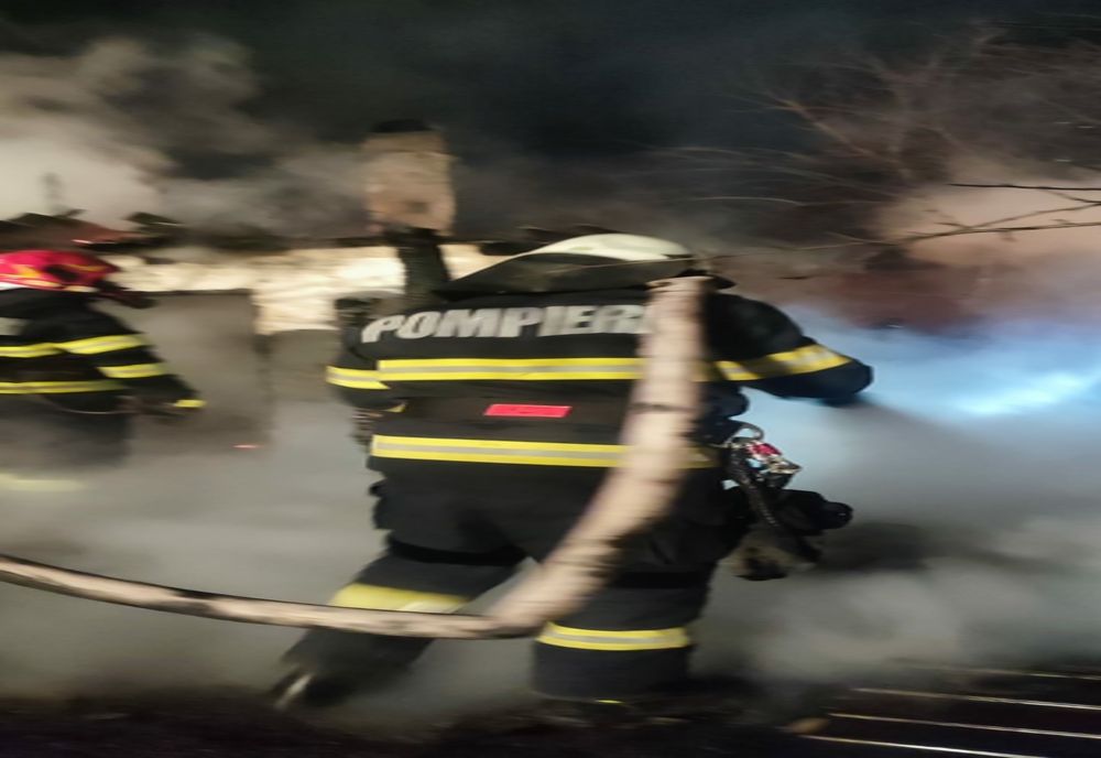 O persoană a murit într-un incendiu la Deleni 