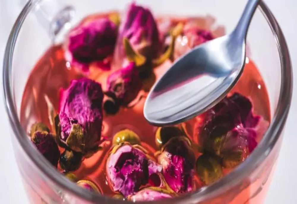 Ceaiul de trandafiri: 5 efecte utile pentru slăbire