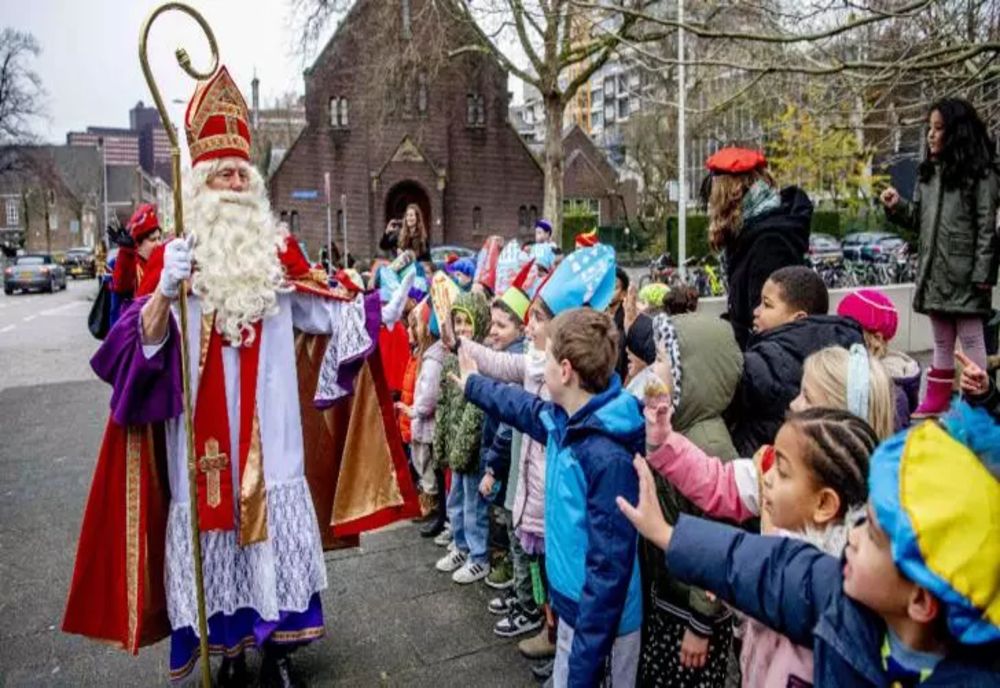 Moș Nicolae. Cum este sărbătorit Sfântul Nicolae în alte țări
