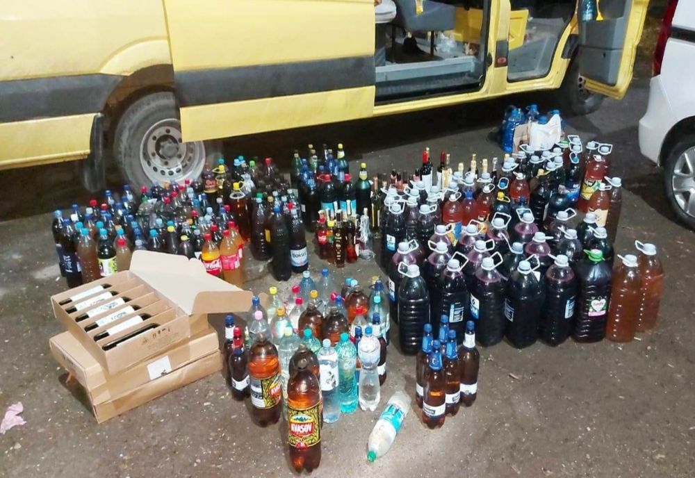 Doi basarabeni au încercat să ducă în Marea Britanie sute de litri de alcool, dar și substanțe interzise