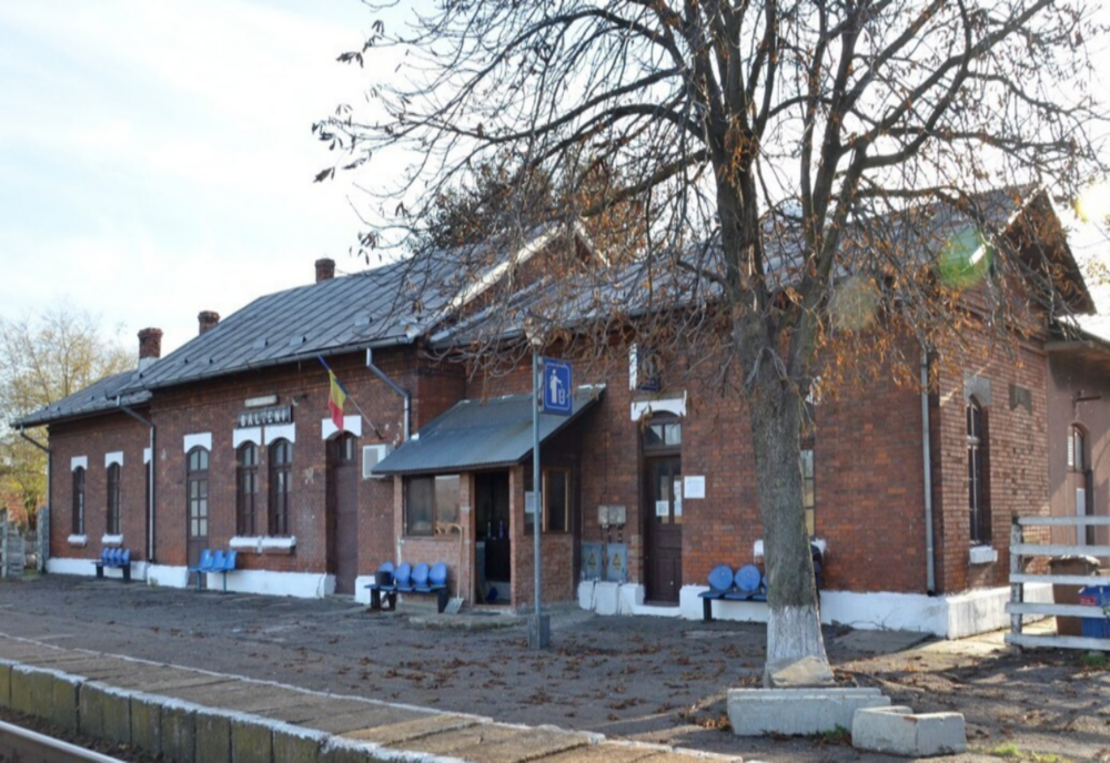 Acoperișul gării din Bălteni a luat foc în cursul nopții de luni