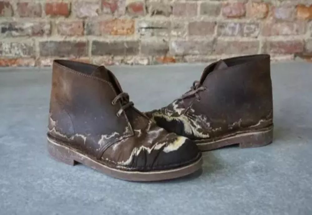 Cum cureţi rapid urmele albe lăsate de zăpadă de pe cizmele de piele şi piele întoarsă