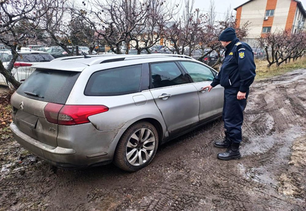 Autoturism căutat de autoritățile din Italia, depistat în Vama Albița