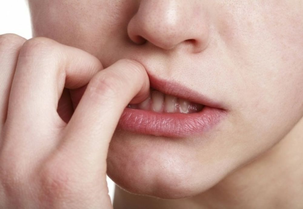 Îți rozi unghiile? Iată la ce pericol te expui când faci asta