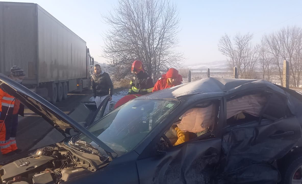 ACCIDENT cu victime multiple în județul Vaslui! Printre ele, un copilaș de 6 luni
