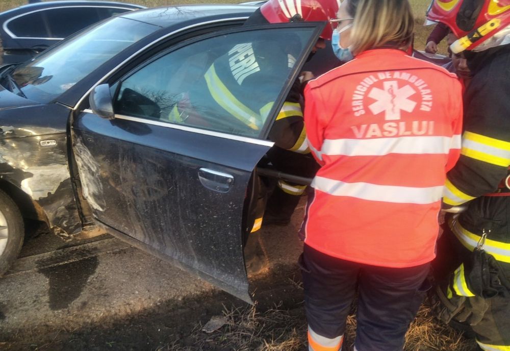 Accident cu victime încarcerate pe un drum din Vaslui