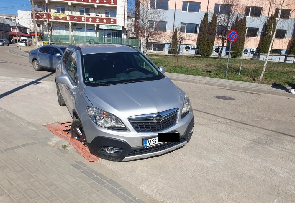 ȘTIREA TA. Capcanele de pe străzile Bârladului - FOTO