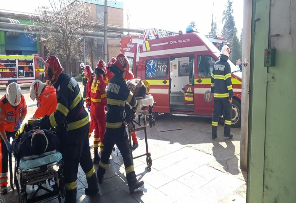 Misiuni de salvare contracronometru pentru limitarea și înlăturarea urmărilor unui incendiu produs la SC Rulmenți SA Bârlad (exercițiu)