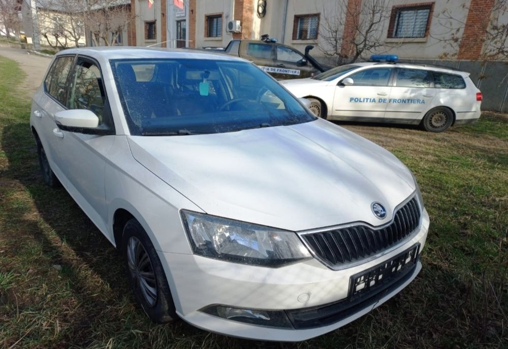 Autoturism furat din Muntenegru, descoperit la Albița